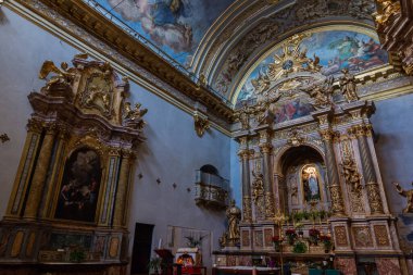 Assisi, Perugia, Umbria, Santa Maria sopra Minerva Kilisesi. Ön cephe görüntüsü.