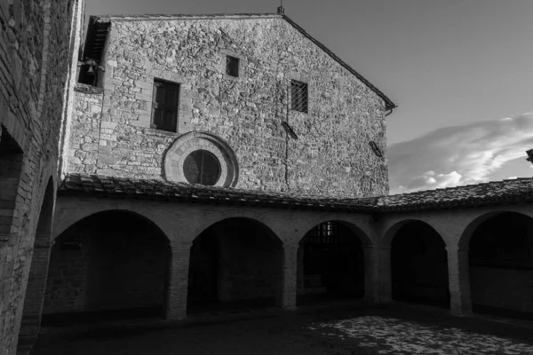 Assisi San Damiano教堂 圣达米亚诺教堂是圣克莱尔的死亡之地 圣方济各在那里找到了皈依者 — 图库照片