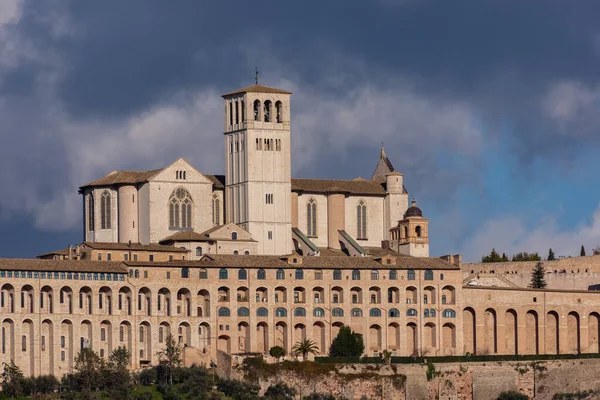 Assisi, Umbria, Perugia, San Francesco Bazilikası. Yukarı Kilise 'ye. Görünüm