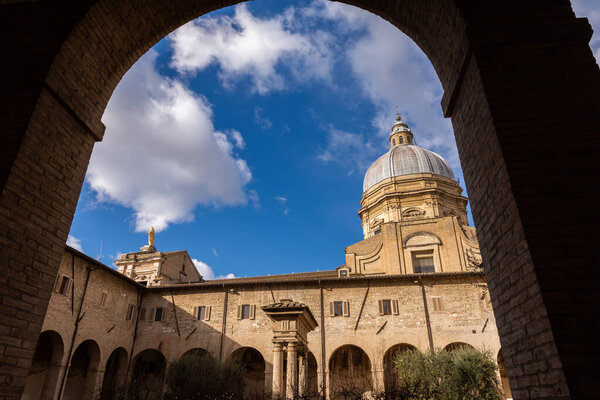 Ассизи, Умбрия, Перуджа, Латинский крест Санта-Мария-дельи-Анджели