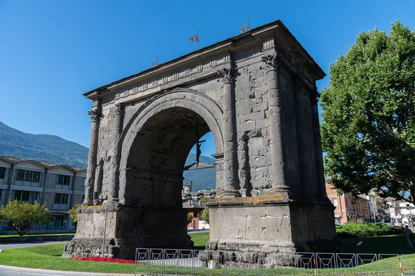 Aosta, İtalya. Augustus 'un Kemeri