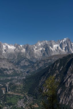 Valle dAosta, İtalya. Mont Blanc kümesi.