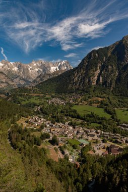 Valle dAosta, İtalya. Mont Blanc kümesi.