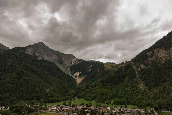 Courmayeur Una Ciudad Italiana 727 Habitantes Valdigne Superior Valle Aosta — Foto de Stock