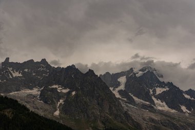 Valle dAosta, İtalya. Mont Blanc kümesi.