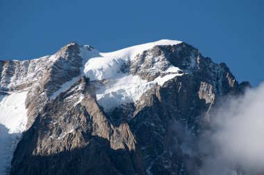 Valle dAosta, İtalya. Mont Blanc kümesi.