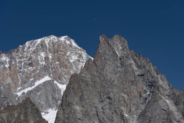 Valle dAosta, İtalya. Mont Blanc kümesi.