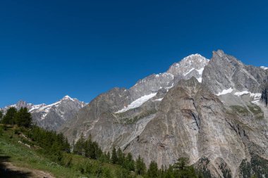 Valle dAosta, İtalya. Mont Blanc kümesi.
