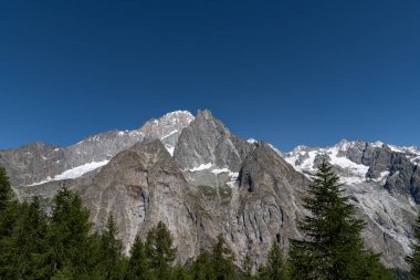 Valle dAosta, İtalya. Mont Blanc kümesi.