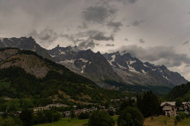 Valle dAosta, İtalya. Mont Blanc kümesi.