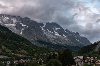 Valle dAosta, İtalya. Mont Blanc kümesi.