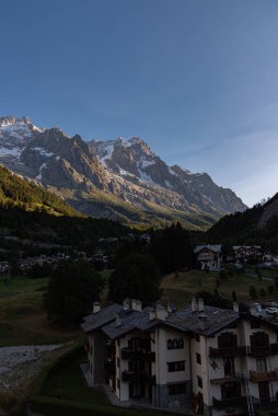 Valle dAosta, İtalya. Mont Blanc kümesi.