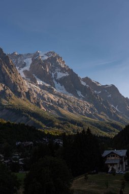 Valle dAosta, İtalya. Mont Blanc kümesi.