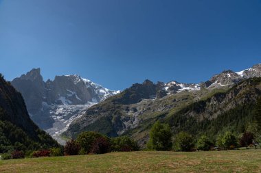 Valle dAosta, İtalya. Mont Blanc kümesi.