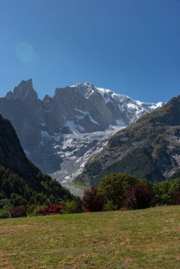 Valle dAosta, İtalya. Mont Blanc kümesi.