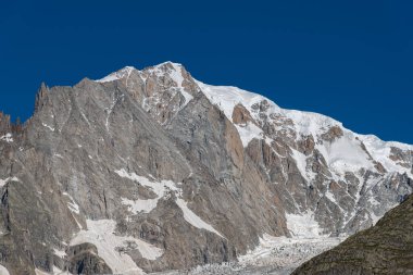Valle dAosta, İtalya. Mont Blanc kümesi.