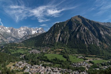 Valle dAosta, İtalya. Mont Blanc kümesi.