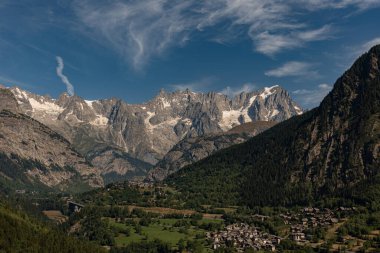 Valle dAosta, İtalya. Mont Blanc kümesi.