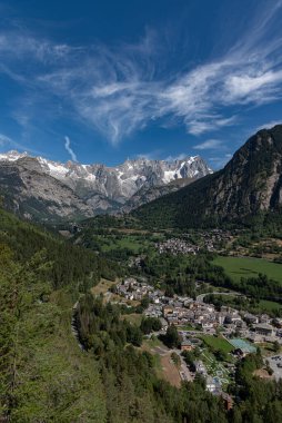 Valle dAosta, İtalya. Mont Blanc kümesi.