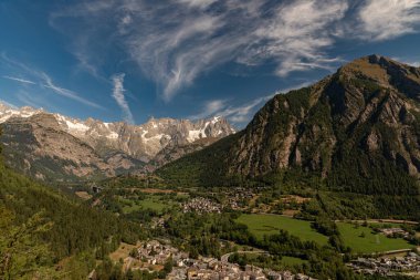 Valle dAosta, İtalya. Mont Blanc kümesi.