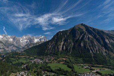 Valle dAosta, İtalya. Mont Blanc kümesi.