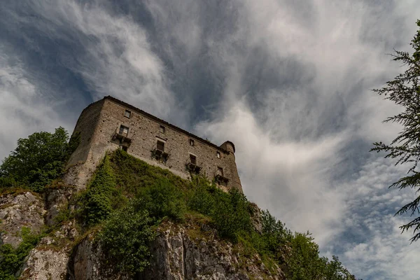 Carpinone, Molise, Isernia. Ortaçağ Şatosu. 