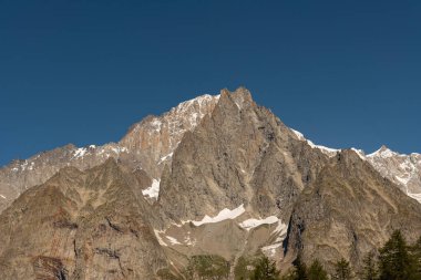 Valle dAosta, İtalya. Mont Blanc kümesi.