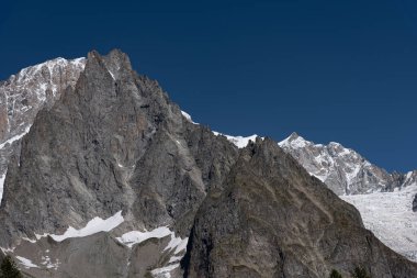 Valle dAosta, İtalya. Mont Blanc kümesi.
