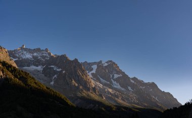 Valle dAosta, İtalya. Mont Blanc kümesi.