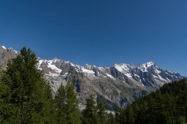 Valle dAosta, İtalya. Mont Blanc kümesi.