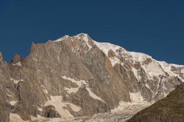 Valle dAosta, İtalya. Mont Blanc kümesi.
