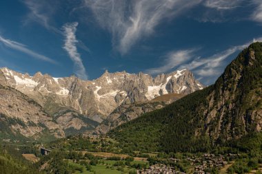 Valle dAosta, İtalya. Mont Blanc kümesi.