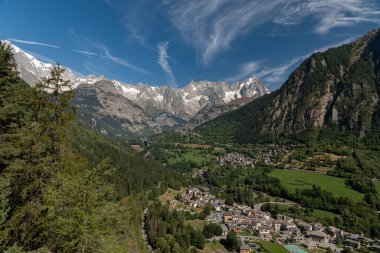 Valle dAosta, İtalya. Mont Blanc kümesi.