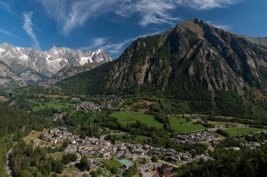 Valle dAosta, İtalya. Mont Blanc kümesi.