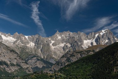Valle dAosta, İtalya. Mont Blanc kümesi.