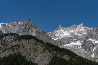 Valle dAosta, İtalya. Mont Blanc kümesi.