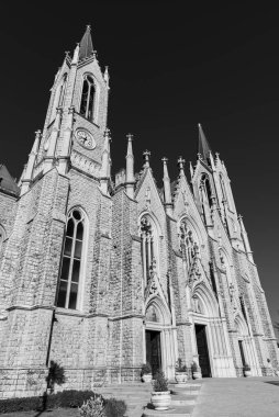 Castelpetroso, Isernia, Molise. Madonna Addolorata 'nın mabedi. 28 Eylül 1890 'da ilk taşın atılmasıyla başlayan ve 1975' te tamamlanan mabet neo-gotik olarak inşa edilmiştir..
