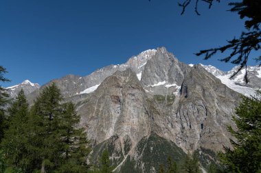 Valle dAosta, İtalya. Mont Blanc kümesi.