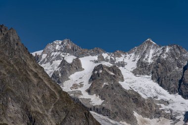 Valle dAosta, İtalya. Mont Blanc kümesi.