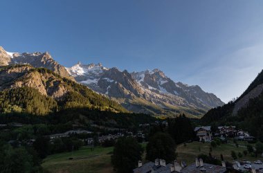Valle dAosta, İtalya. Mont Blanc kümesi.