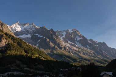 Valle dAosta, İtalya. Mont Blanc kümesi.