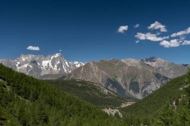 Valle dAosta, İtalya. Mont Blanc kümesi.