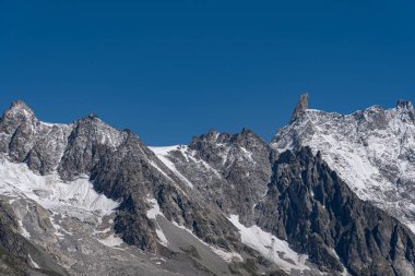 Valle dAosta, İtalya. Mont Blanc kümesi.