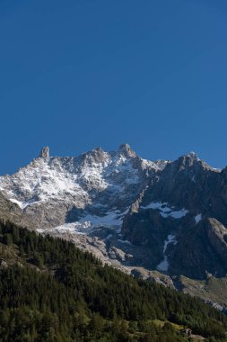 Valle dAosta, İtalya. Mont Blanc kümesi.