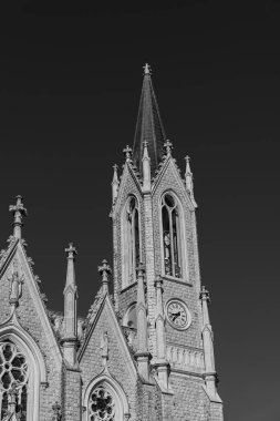 Castelpetroso, Isernia, Molise. Madonna Addolorata 'nın mabedi. 28 Eylül 1890 'da ilk taşın atılmasıyla başlayan ve 1975' te tamamlanan mabet neo-gotik olarak inşa edilmiştir..