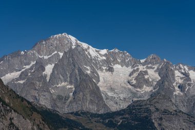 Valle dAosta, İtalya. Mont Blanc kümesi.