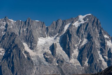 Valle dAosta, İtalya. Mont Blanc kümesi.