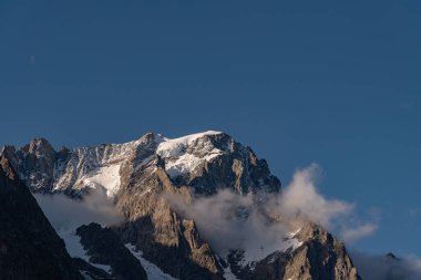 Valle dAosta, İtalya. Mont Blanc kümesi.