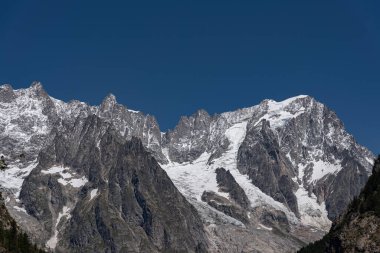 Valle dAosta, İtalya. Mont Blanc kümesi.