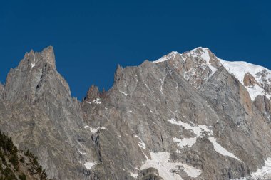 Valle dAosta, İtalya. Mont Blanc kümesi.